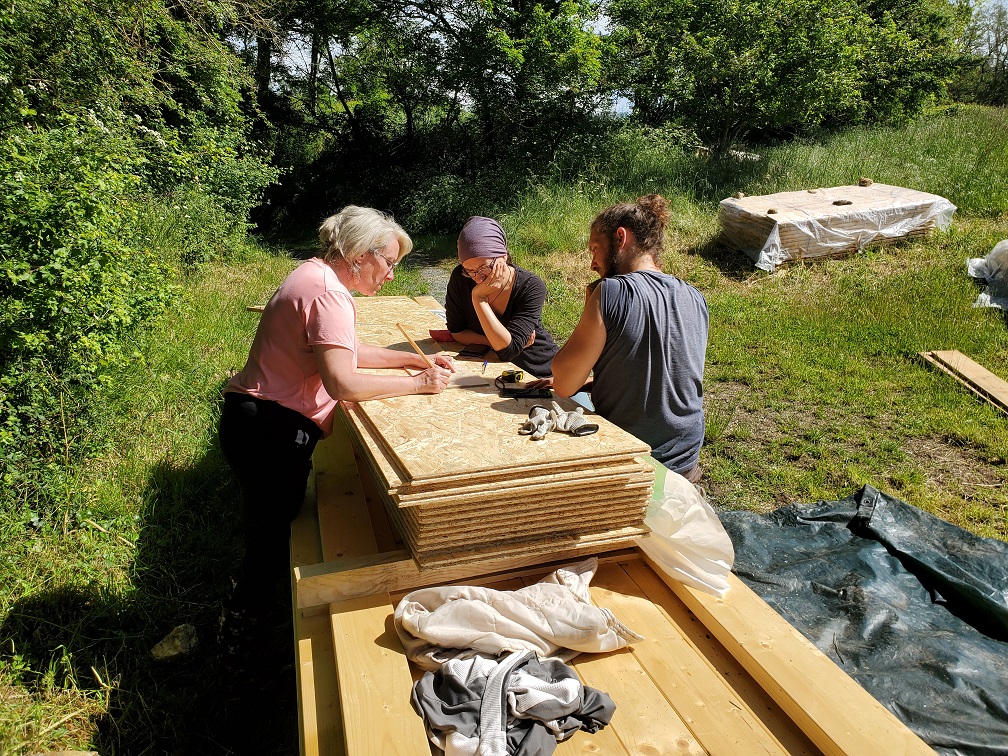 Auto-construction garage en chantier participatif