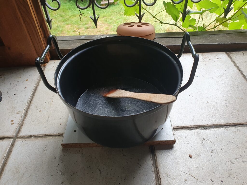 savon maison : mélange eau et soude
