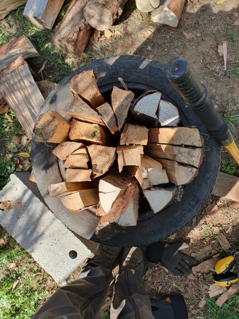 Ranger son bois de chauffage : bûches fendues