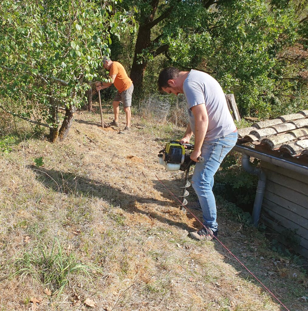 pré-trou à la tarière quand c'est possible